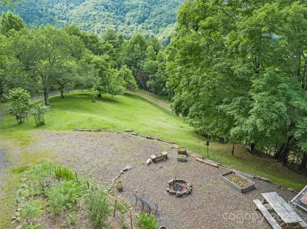 $799,000 | 72 Pilgrims Lane, Burnsville, NC 28714