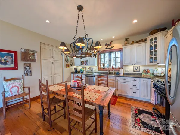 $799,000 | 72 Pilgrims Lane, Burnsville, NC 28714