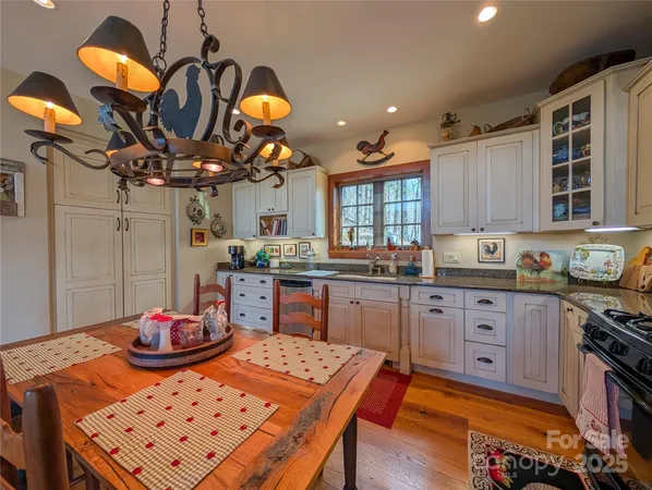 $799,000 | 72 Pilgrims Lane, Burnsville, NC 28714