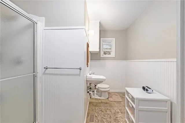 a view of entryway and hall