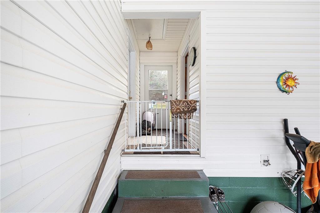 1246 Duncan Bridge Road Cornelia, GA 30531 - Photo 17 of 21 a view of entryway and hall