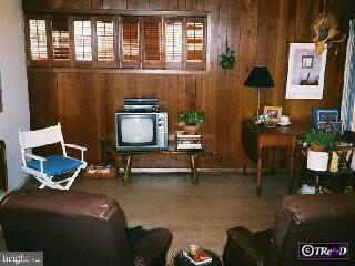 34 Spring Valley Road Levittown, PA 19056 - Photo 4 of 6 Gallery Image 4