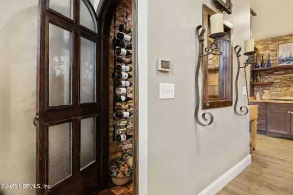 a view of a house with backyard and garden