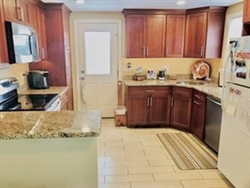 116 Upton Road Waltham, MA 02452 - Photo 4 of 15