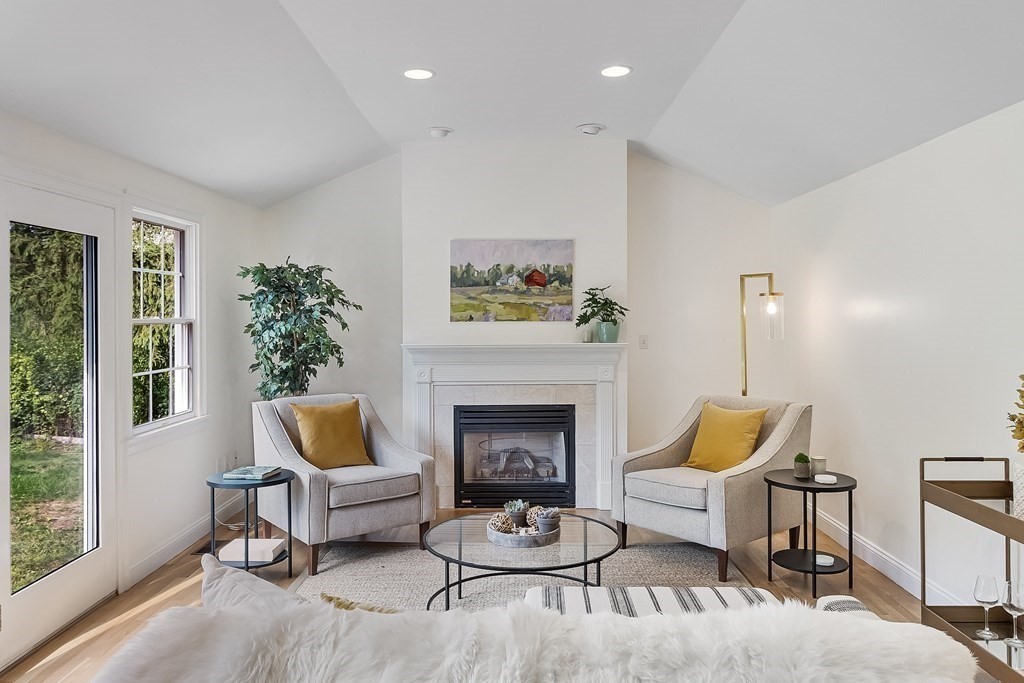 8 Linway Road Lincoln, MA 01773 - Photo 4 of 37