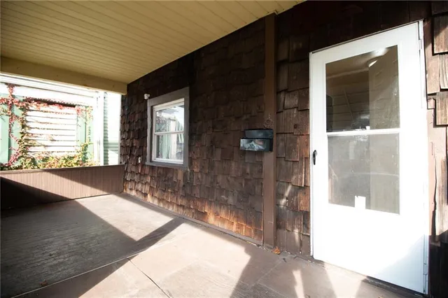 a view of an entryway of the house