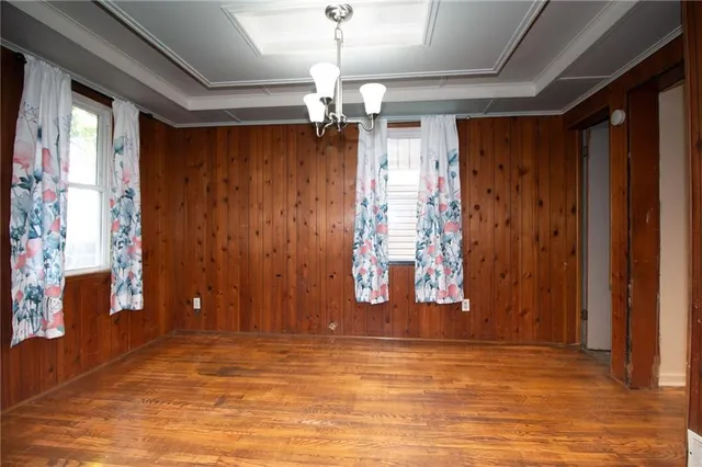 a view of empty room with window