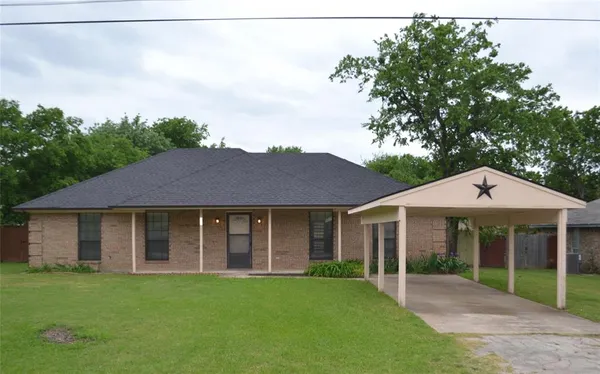 $1,995 | 525 West Lloyd Street, Krum, TX 76249