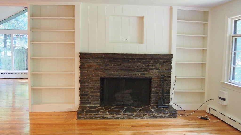 27 Hills Road Amherst, MA 01002 - Photo 6 of 24 Gallery Image 6