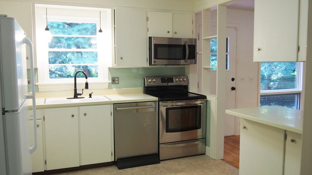 27 Hills Road Amherst, MA 01002 - Photo 7 of 24 Gallery Image 7