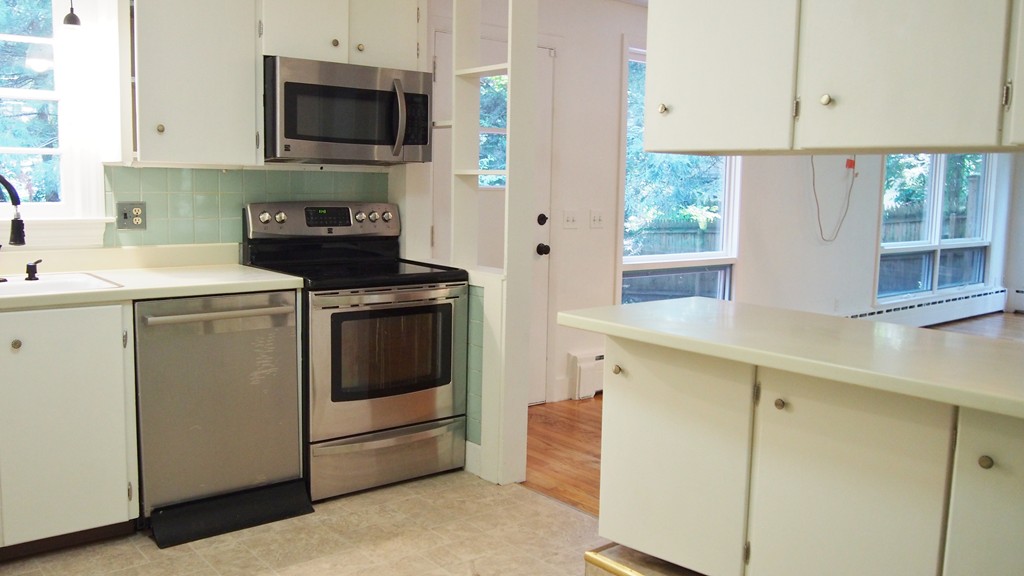 27 Hills Road Amherst, MA 01002 - Photo 8 of 24 Gallery Image 8