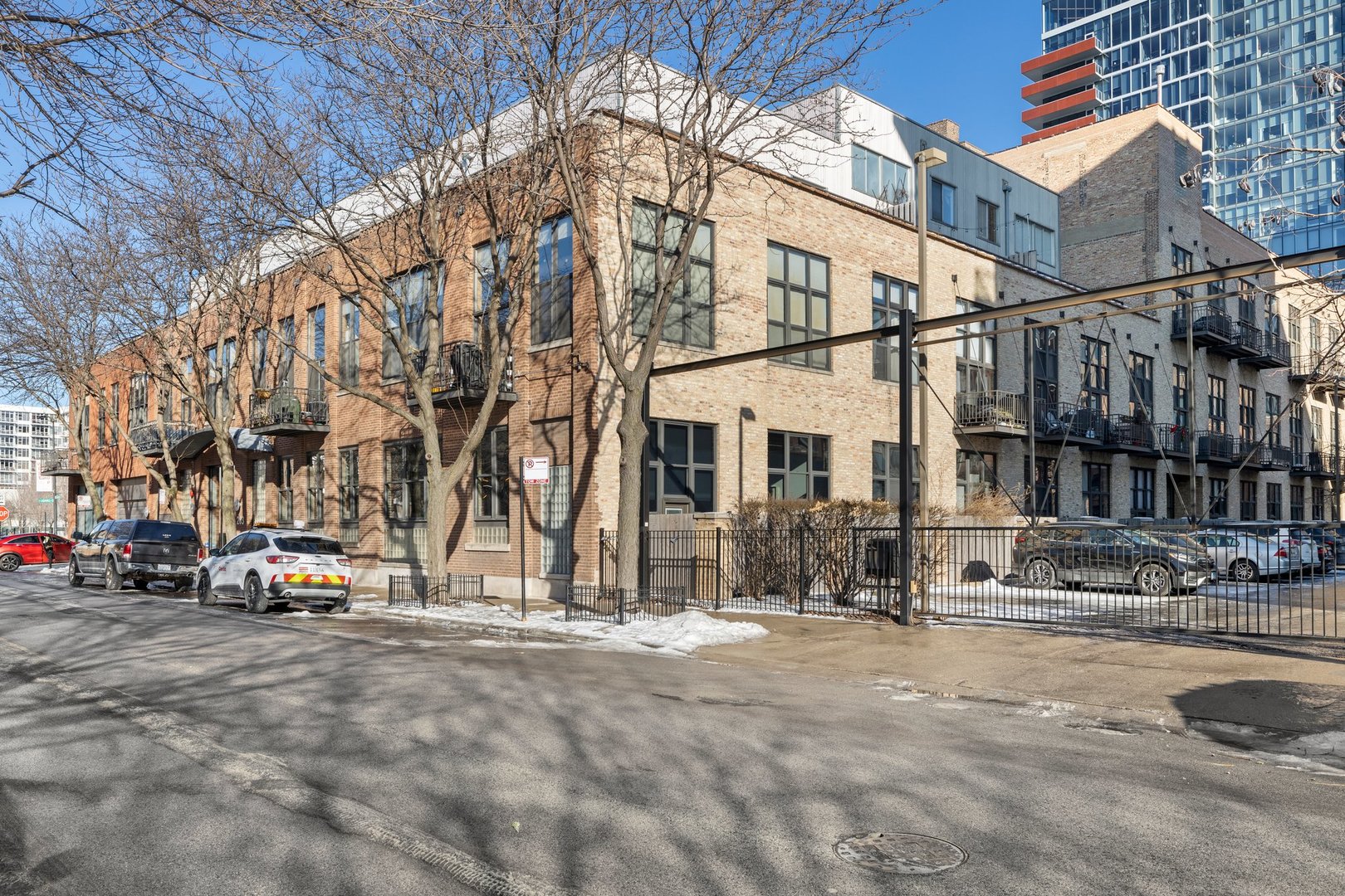 203 South Sangamon Street, Unit 306 Chicago, IL 60607 - Photo 29 of 30 a view of a street with cars