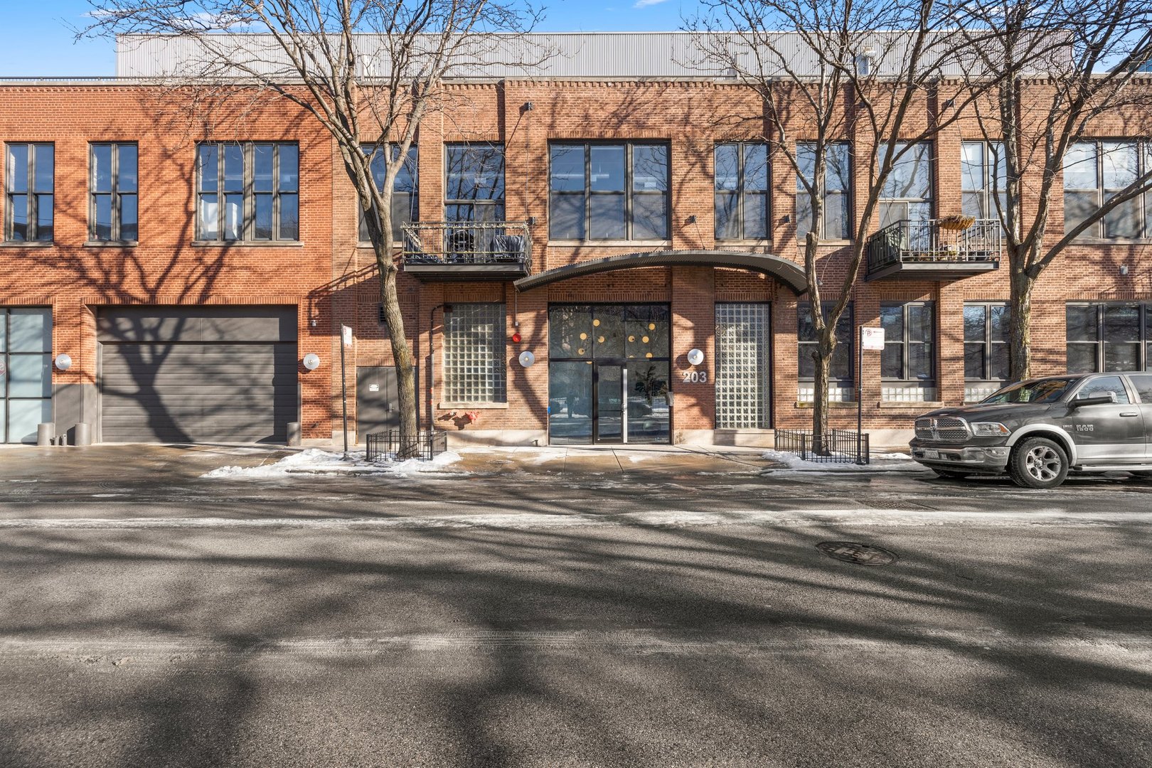 203 South Sangamon Street, Unit 306 Chicago, IL 60607 - Photo 30 of 30 a view of a street with a building