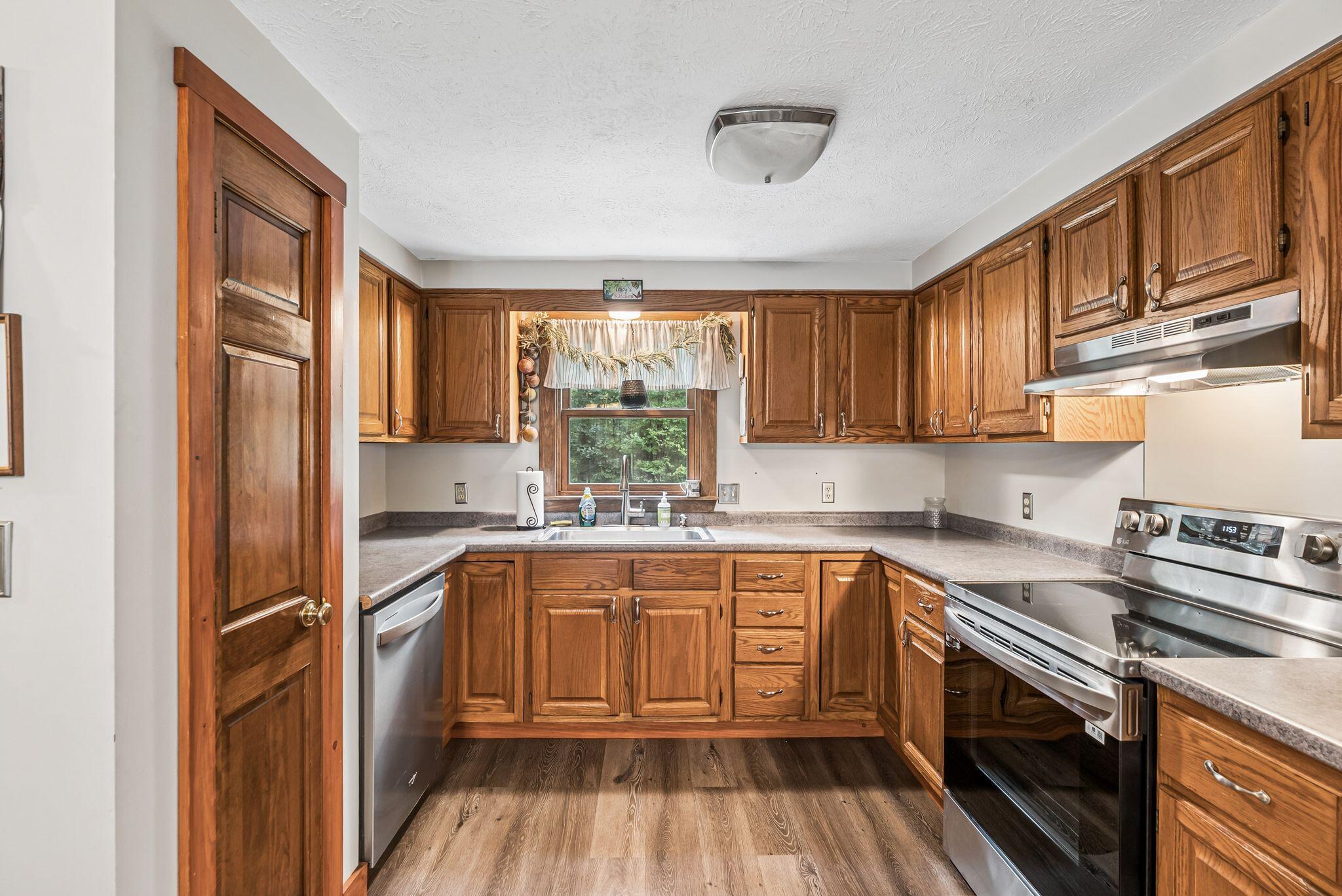 10 Portage Way Kennebunk, ME 04043 - Photo 8 of 41 Kitchen
