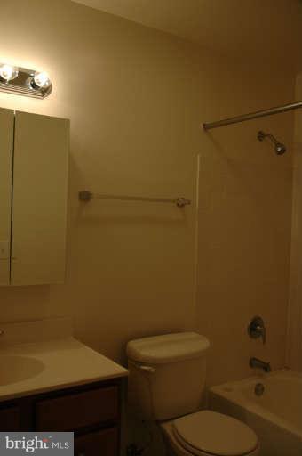 6 Blueberry Ridge Court Potomac, MD 20854 - Photo 14 of 23 Bath (Master)