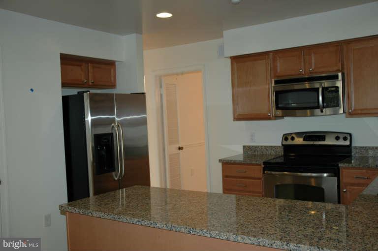 6 Blueberry Ridge Court Potomac, MD 20854 - Photo 8 of 23 Kitchen 2