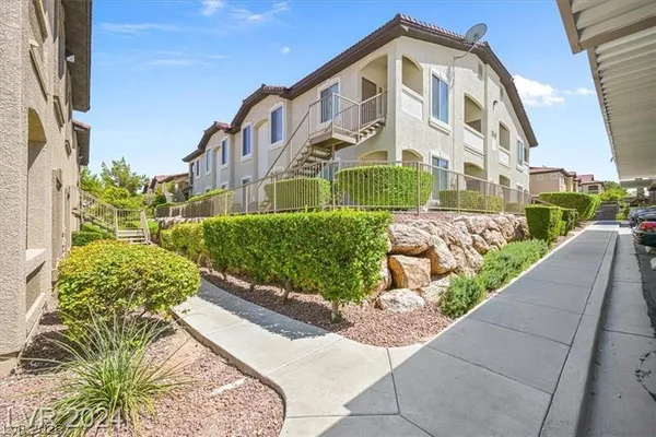 $1,700 | 3540 Cactus Shadow Street, Unit 204, Las Vegas, NV 89129
