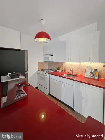 $2,250 | 2475 Virginia Avenue Northwest, Unit 917, Washington, DC 20037