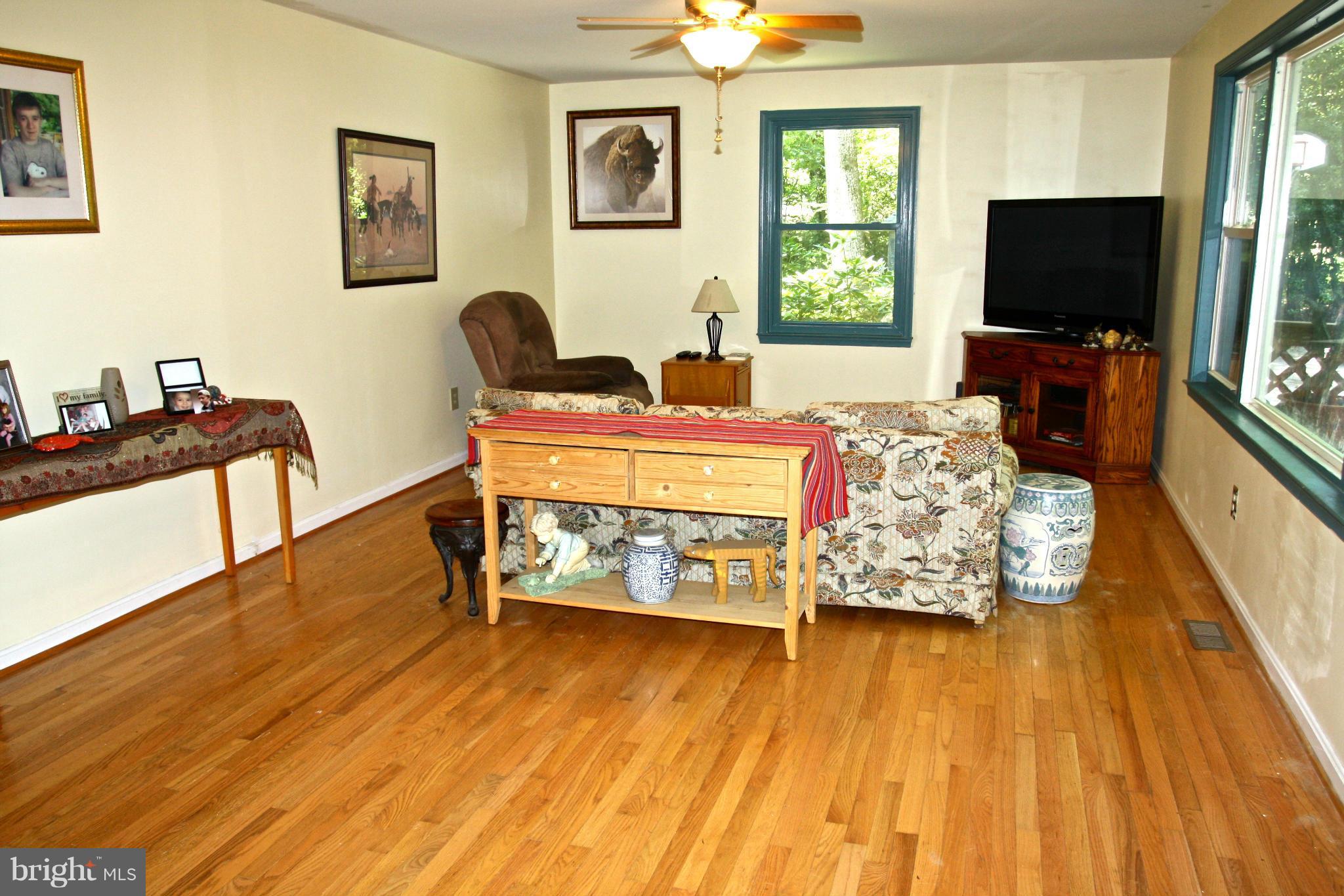 2120 Stinnett Road Huntingtown, MD 20639 - Photo 3 of 29 Living Room