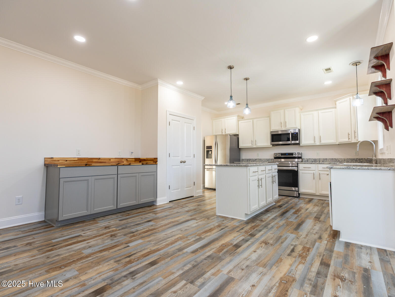 211 Cheswick Drive Holly Ridge, NC 28445 - Photo 17 of 65 Kitchen