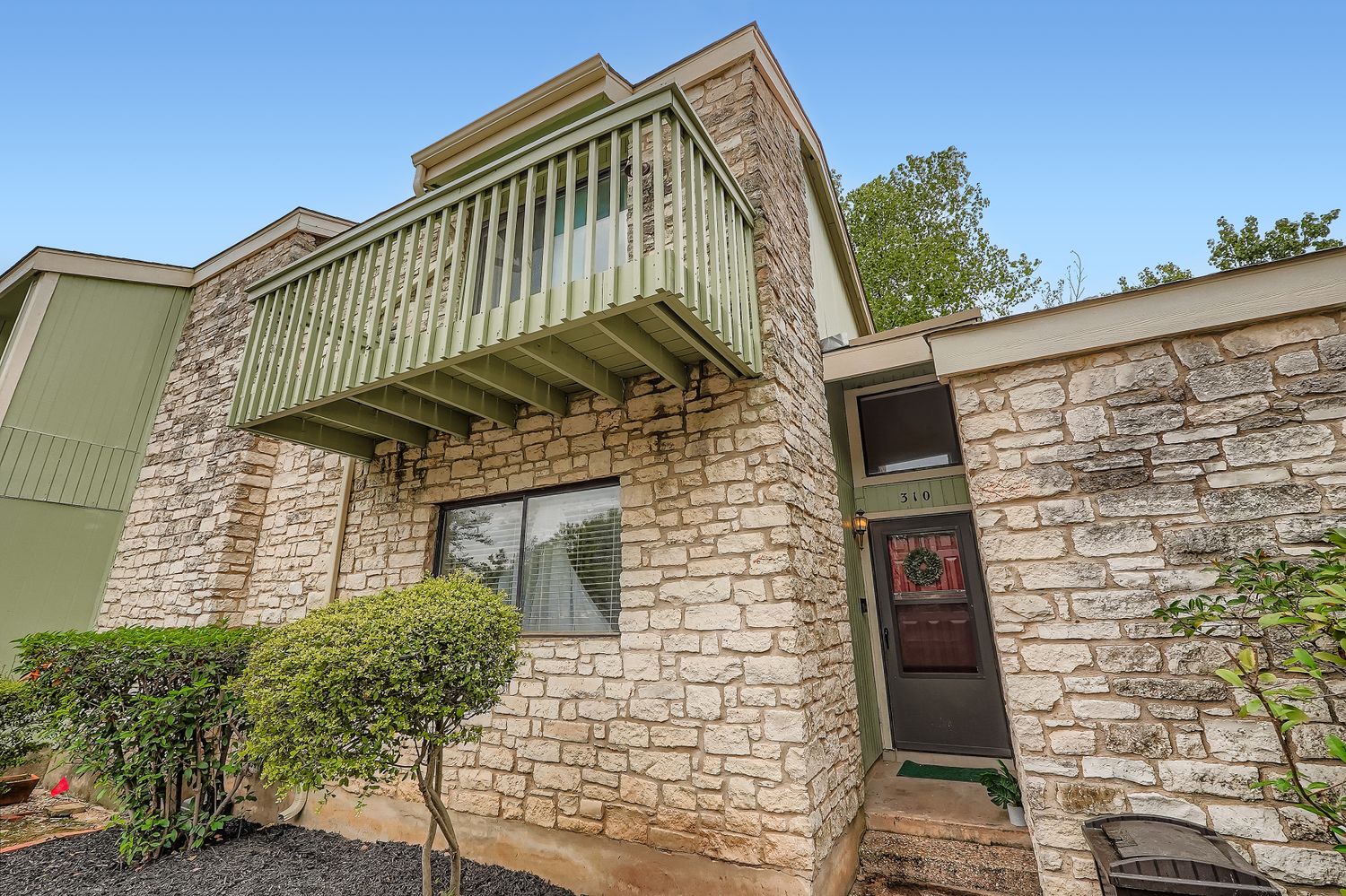 500 Hesters Crossing Road, Unit 310 Round Rock, TX 78681 - Photo 4 of 28 a front view of a house with a street
