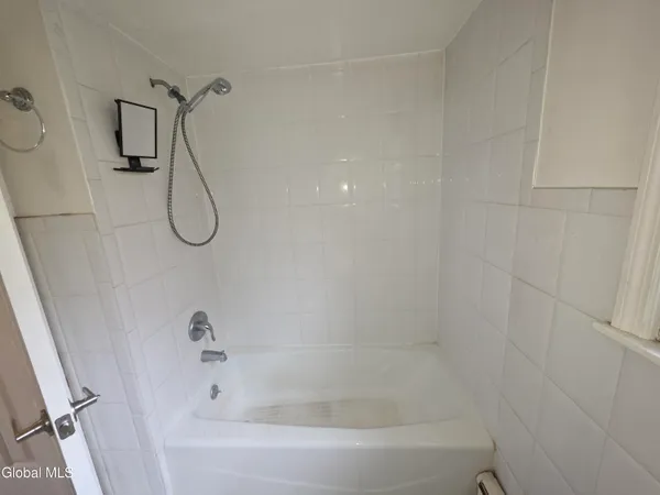 $1,500 | 15 Ashdown Road, Unit 15E, Clifton Park, NY 12019
