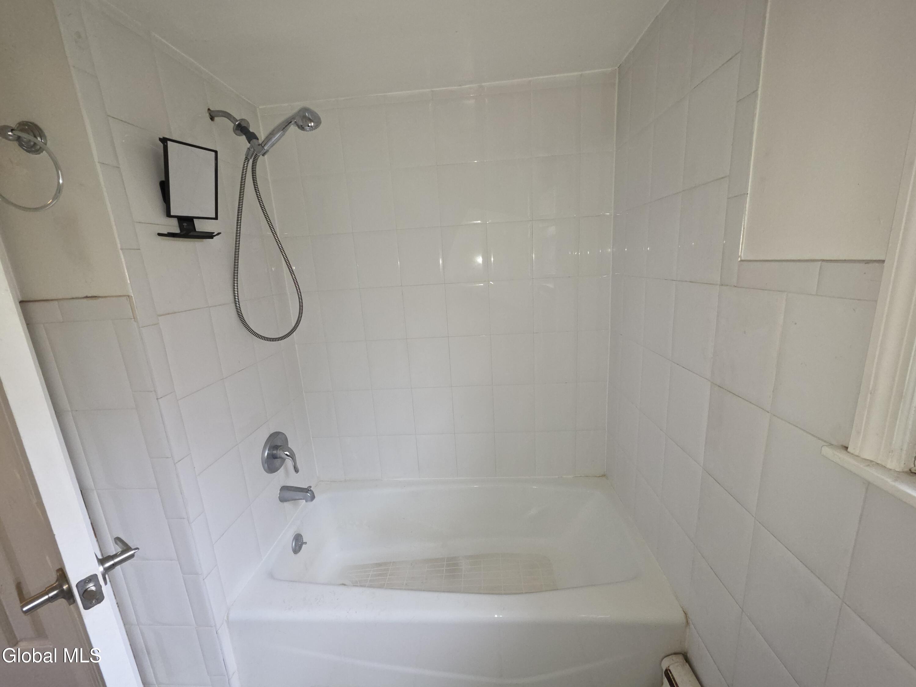 15 Ashdown Road, Unit 15E Clifton Park, NY 12019 - Photo 11 of 14 Bathroom