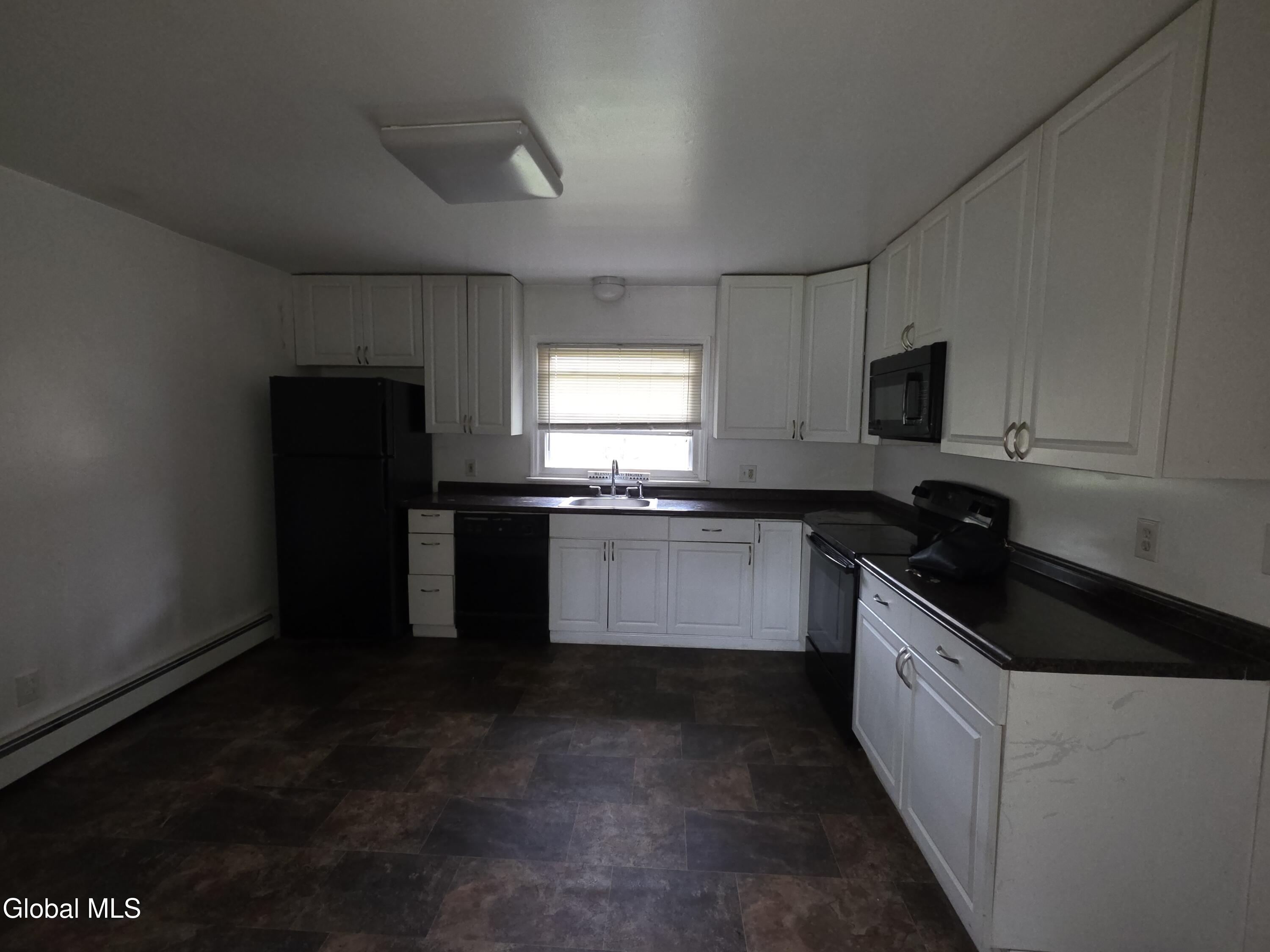 15 Ashdown Road, Unit 15E Clifton Park, NY 12019 - Photo 4 of 14 Kitchen