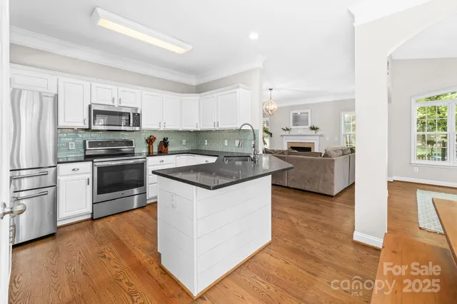 $759,000 | 20305 Queensdale Drive, Cornelius, NC 28031