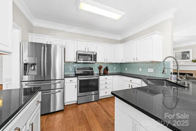 $759,000 | 20305 Queensdale Drive, Cornelius, NC 28031