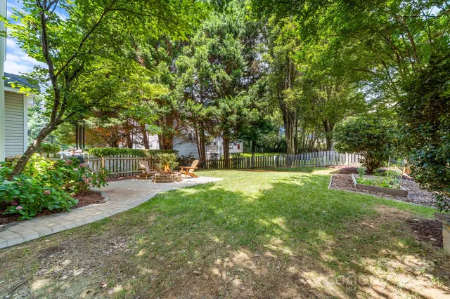 $759,000 | 20305 Queensdale Drive, Cornelius, NC 28031