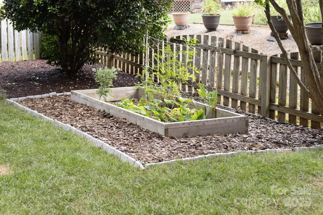 $759,000 | 20305 Queensdale Drive, Cornelius, NC 28031