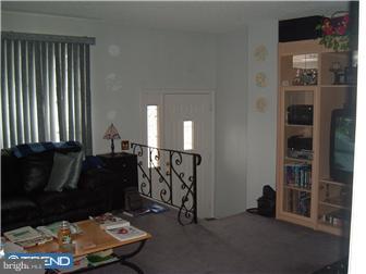 12432 Academy Road Philadelphia, PA 19154 - Photo 5 of 12 Living Room