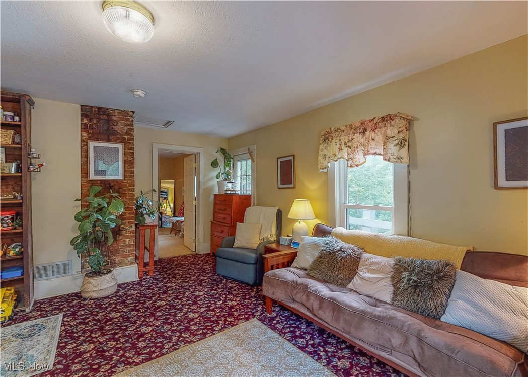 5696 Steubenville Road Southeast Amsterdam, OH 43903 - Photo 16 of 50 Living room featuring a textured ceiling