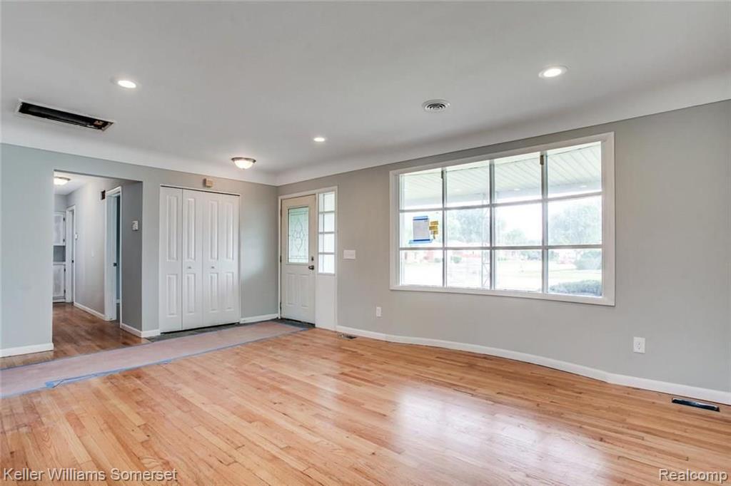18309 Stephens Eastpointe, MI 48021 - Photo 4 of 23 Gallery Image 4