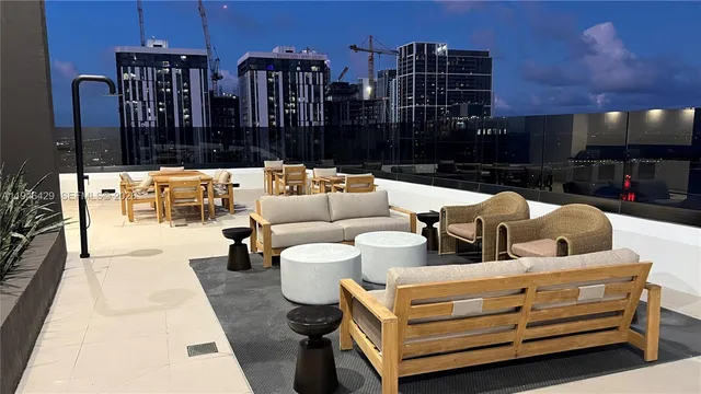 $940,000 | 225 North Miami Avenue, Unit 212, Miami, FL 33128