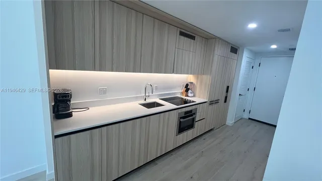 $940,000 | 225 North Miami Avenue, Unit 212, Miami, FL 33128