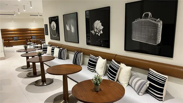 $940,000 | 225 North Miami Avenue, Unit 212, Miami, FL 33128