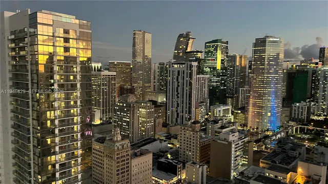 $940,000 | 225 North Miami Avenue, Unit 212, Miami, FL 33128