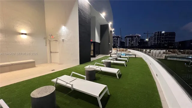 $940,000 | 225 North Miami Avenue, Unit 212, Miami, FL 33128