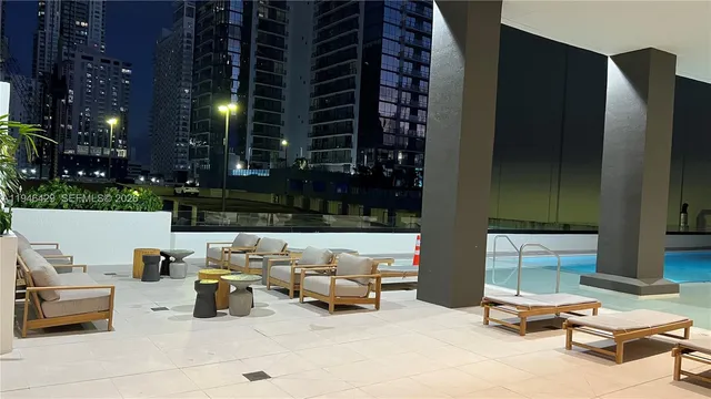 $940,000 | 225 North Miami Avenue, Unit 212, Miami, FL 33128