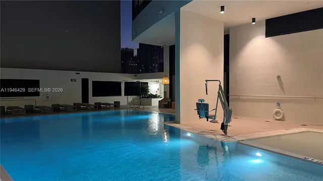 $940,000 | 225 North Miami Avenue, Unit 212, Miami, FL 33128