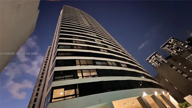 $940,000 | 225 North Miami Avenue, Unit 212, Miami, FL 33128