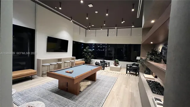 $940,000 | 225 North Miami Avenue, Unit 212, Miami, FL 33128