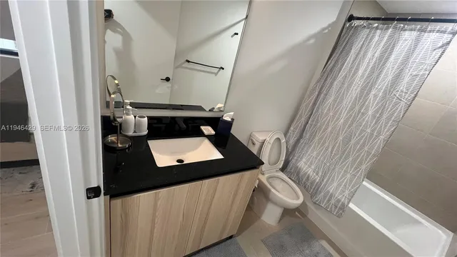 $940,000 | 225 North Miami Avenue, Unit 212, Miami, FL 33128