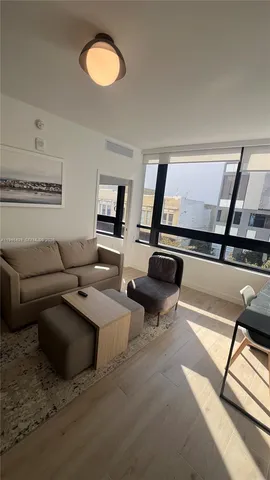 $940,000 | 225 North Miami Avenue, Unit 212, Miami, FL 33128