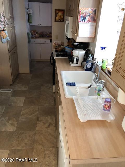 17137 East Roadrunner Road Mayer, AZ 86333 - Photo 2 of 10 17137 Roadrunner Kitchen