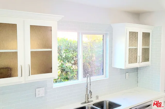 a close view of sink