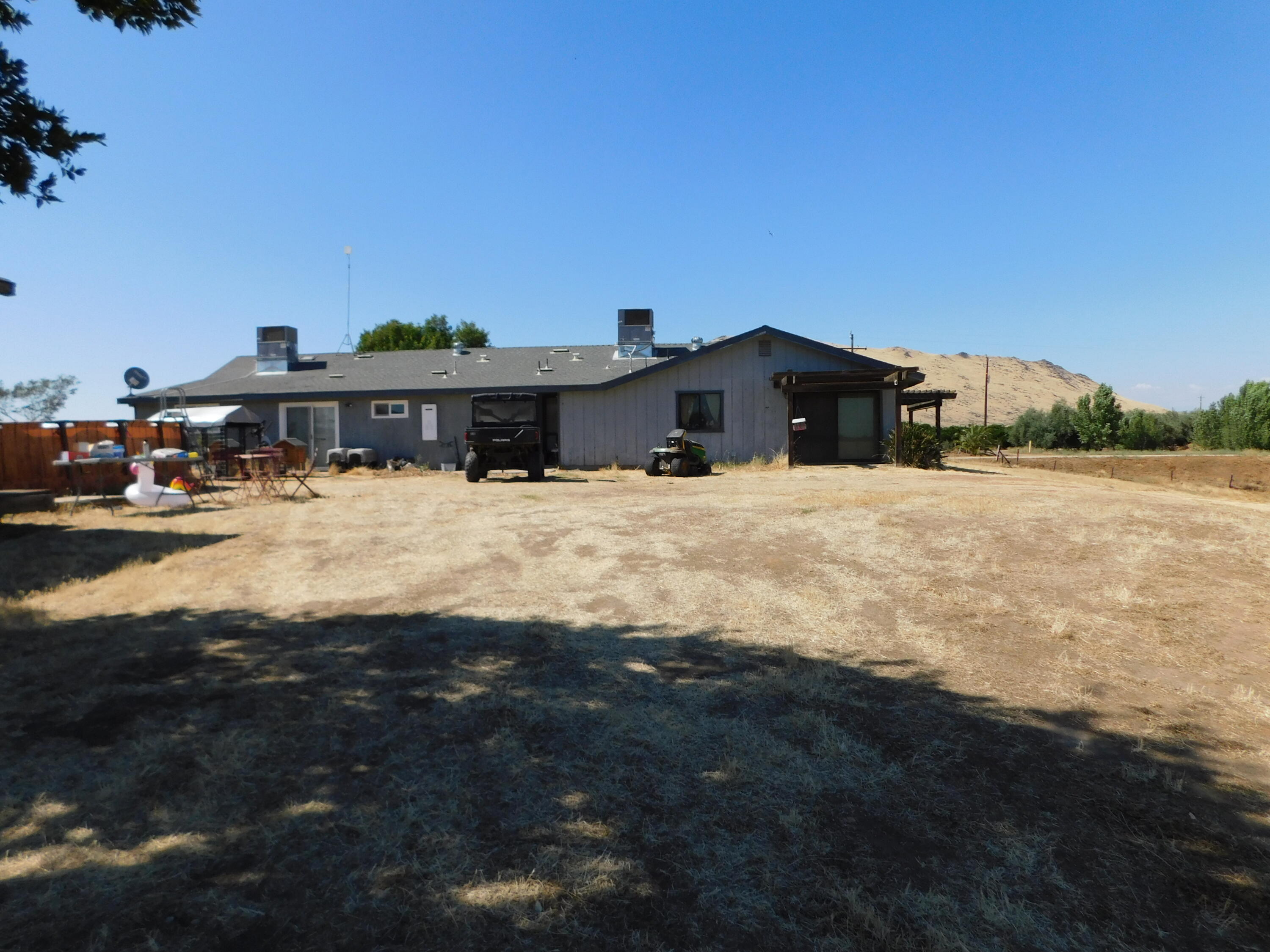 20367 Goodfellow Avenue Reedley, CA 93654 - Photo 77 of 123 740