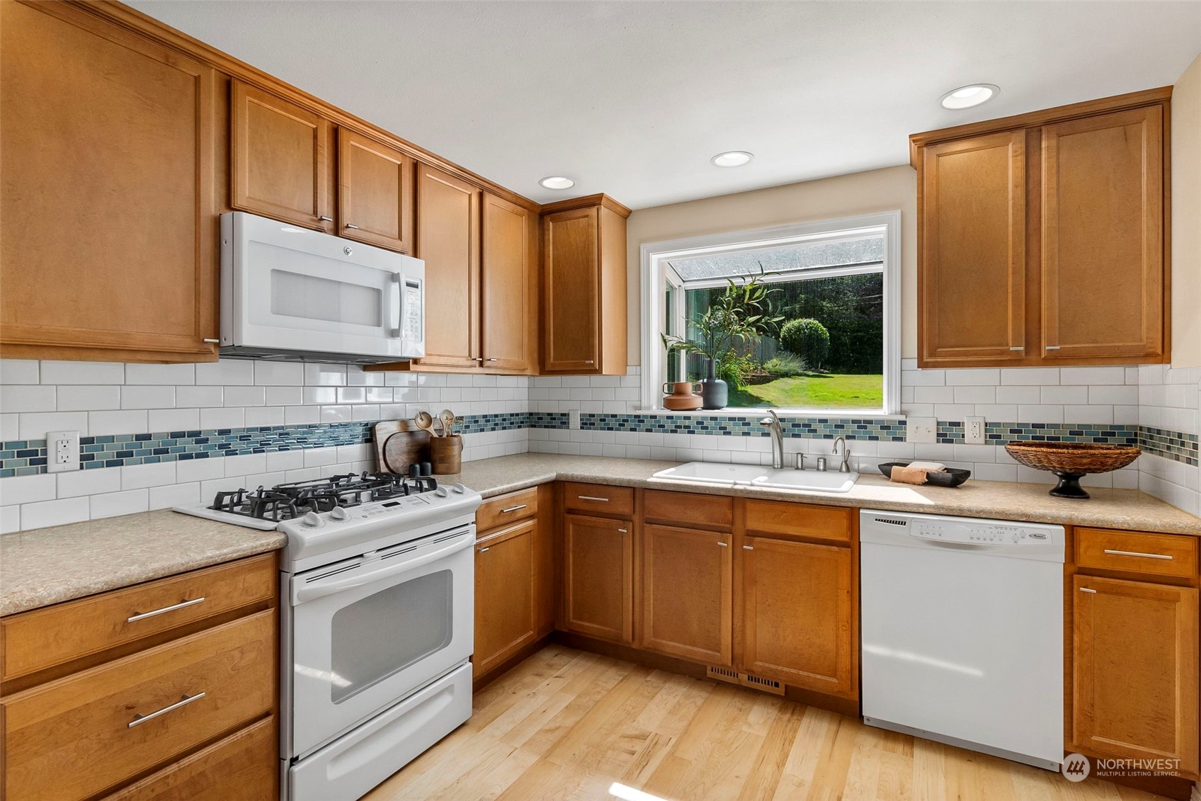 7916 Kelly Beach Road Southeast Olympia, WA 98513 - Photo 12 of 40 Gallery Image 12